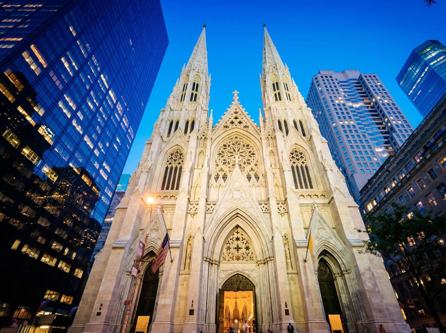 MANHATTAN TOUR: DISCOVER THE ESSENCE OF THE BIG APPLE
