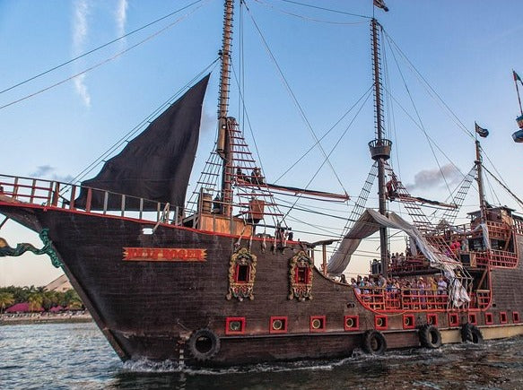 BARCO PIRATA JOLLY ROGER DELUXE (CANCÚN, MÉXICO)