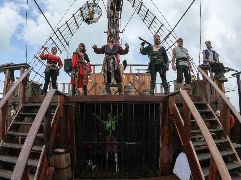 BARCO PIRATA JOLLY ROGER DELUXE (CANCÚN, MÉXICO)