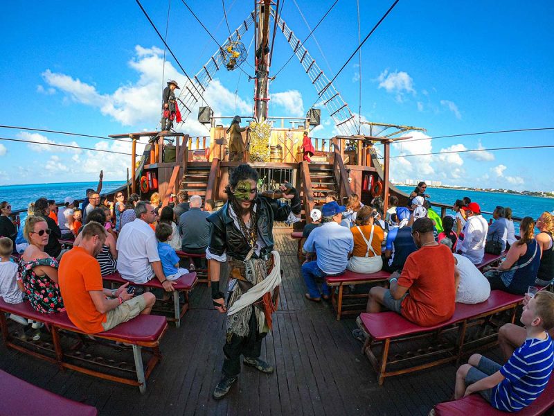 BARCO PIRATA JOLLY ROGER DELUXE (CANCÚN, MÉXICO)