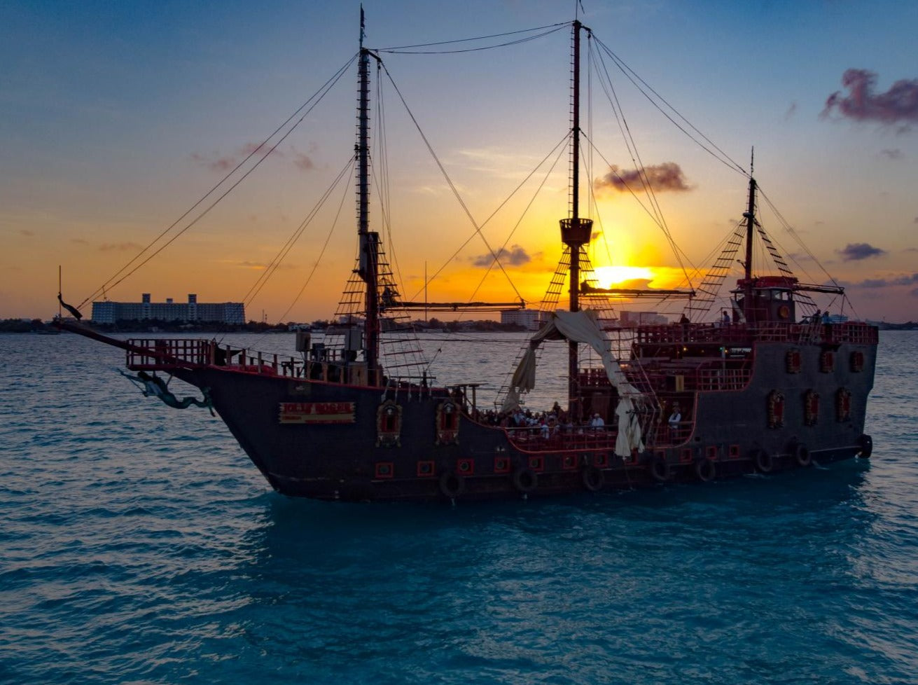 BARCO PIRATA JOLLY ROGER DELUXE (CANCÚN, MÉXICO)