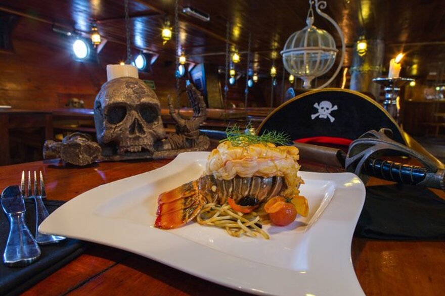 BARCO PIRATA JOLLY ROGER DELUXE (CANCÚN, MÉXICO)